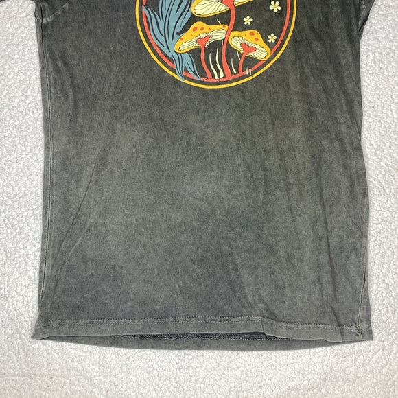 NOBRAND Magic Mushroom T-Shirt: Size Small - Picture 5 of 7